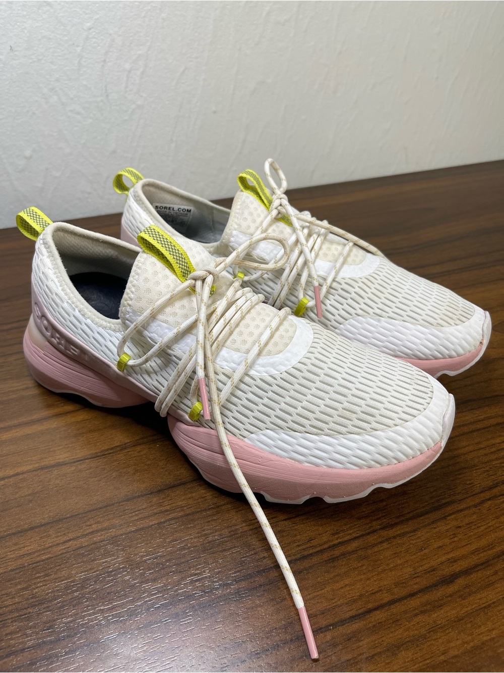 Sorel Women’s Kinetic Impact Lace Shoes White/Eraser Pink Size 9.5 US 246